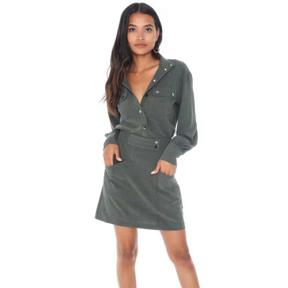 Revolve - Line and Dot Poppy Mini Dress
Size Small